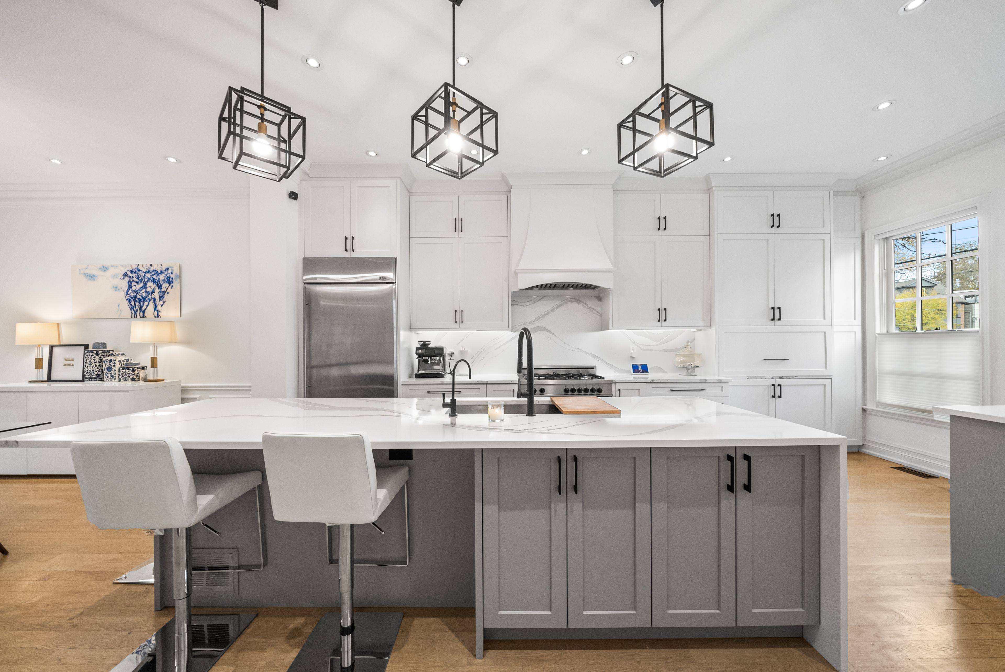 Toronto C02, ON M5R 1H8,121 Davenport RD