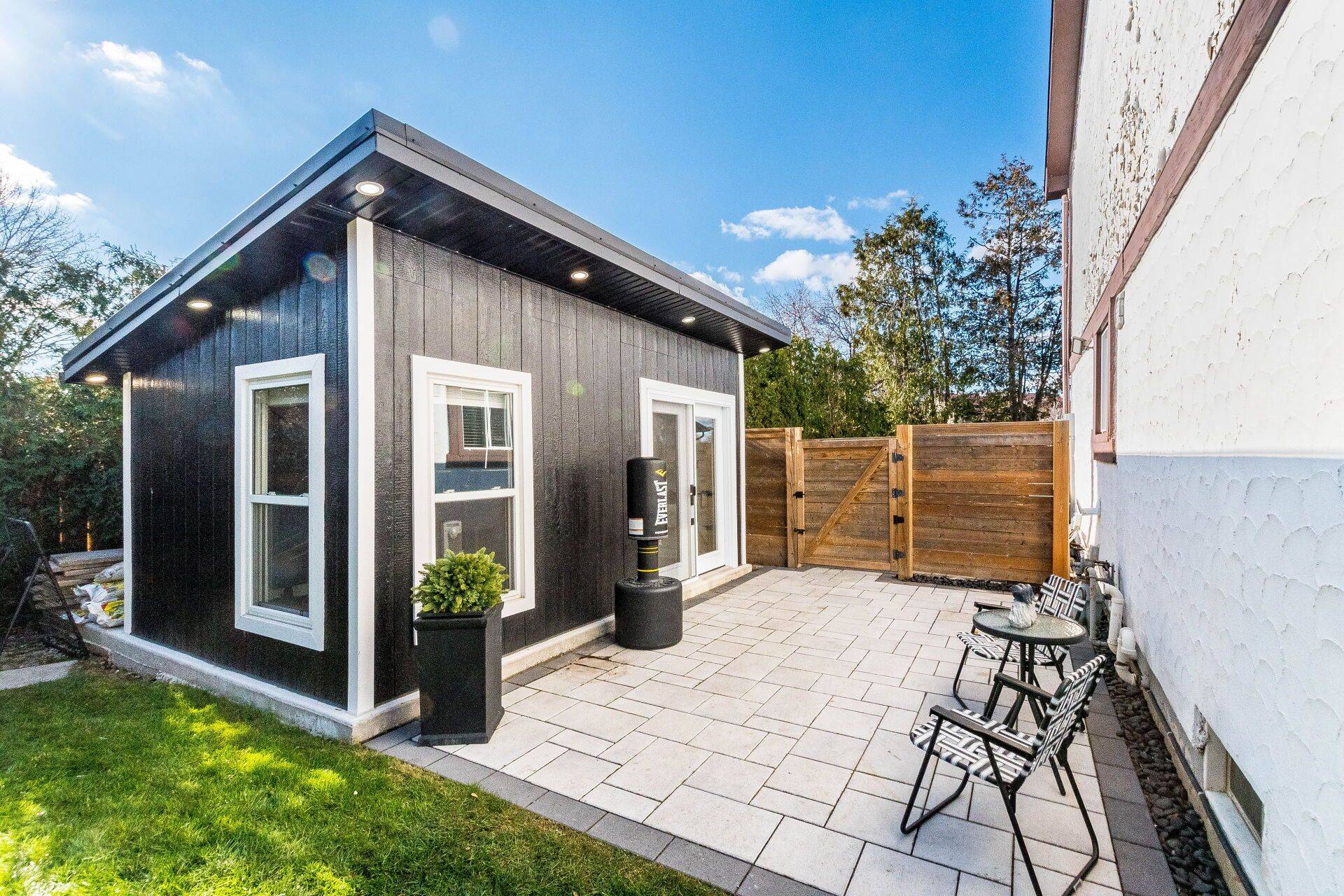 Mississauga, ON L5N 1S5,6945 pamplone Mews S