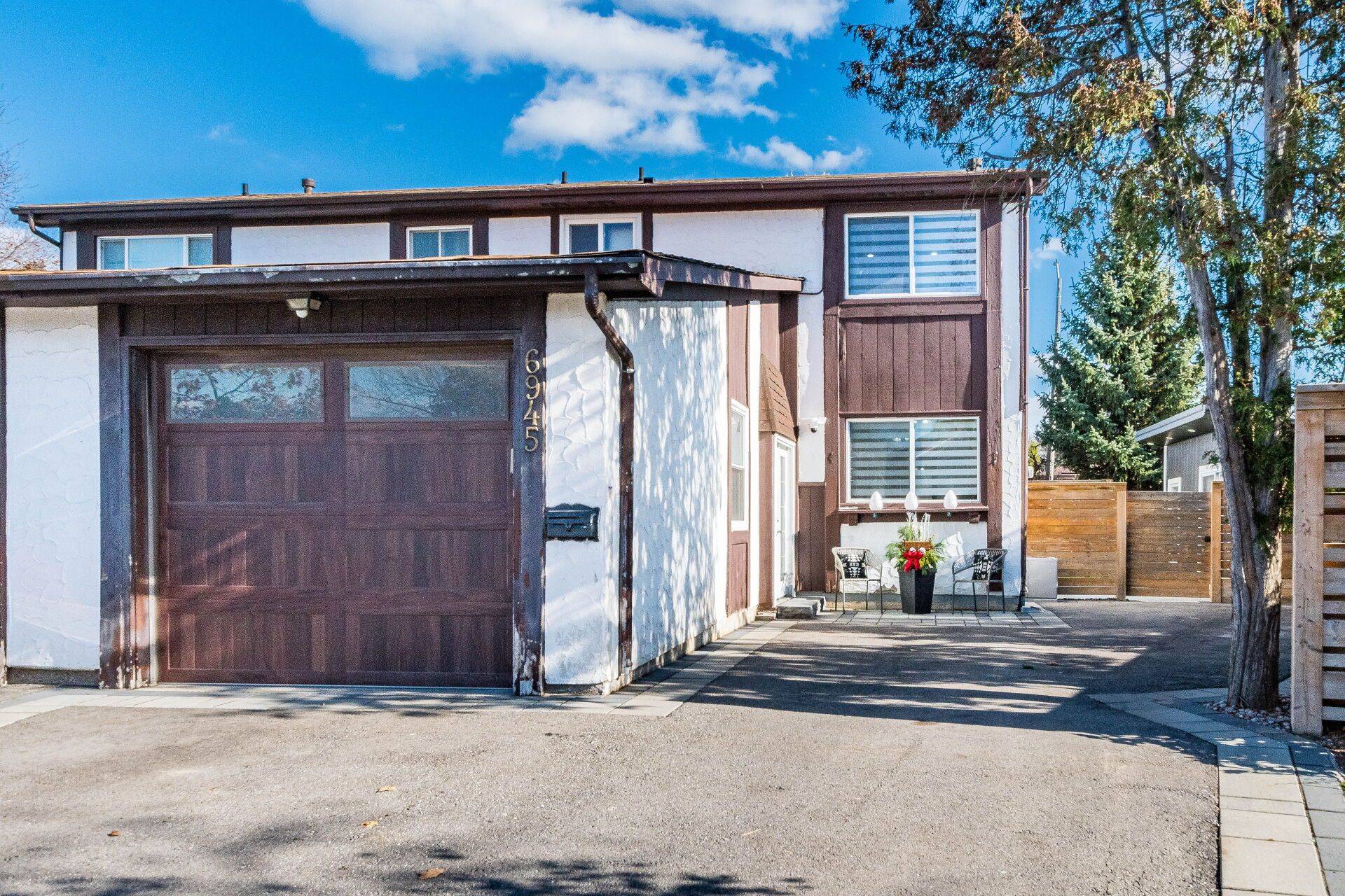 Mississauga, ON L5N 1S5,6945 pamplone Mews S