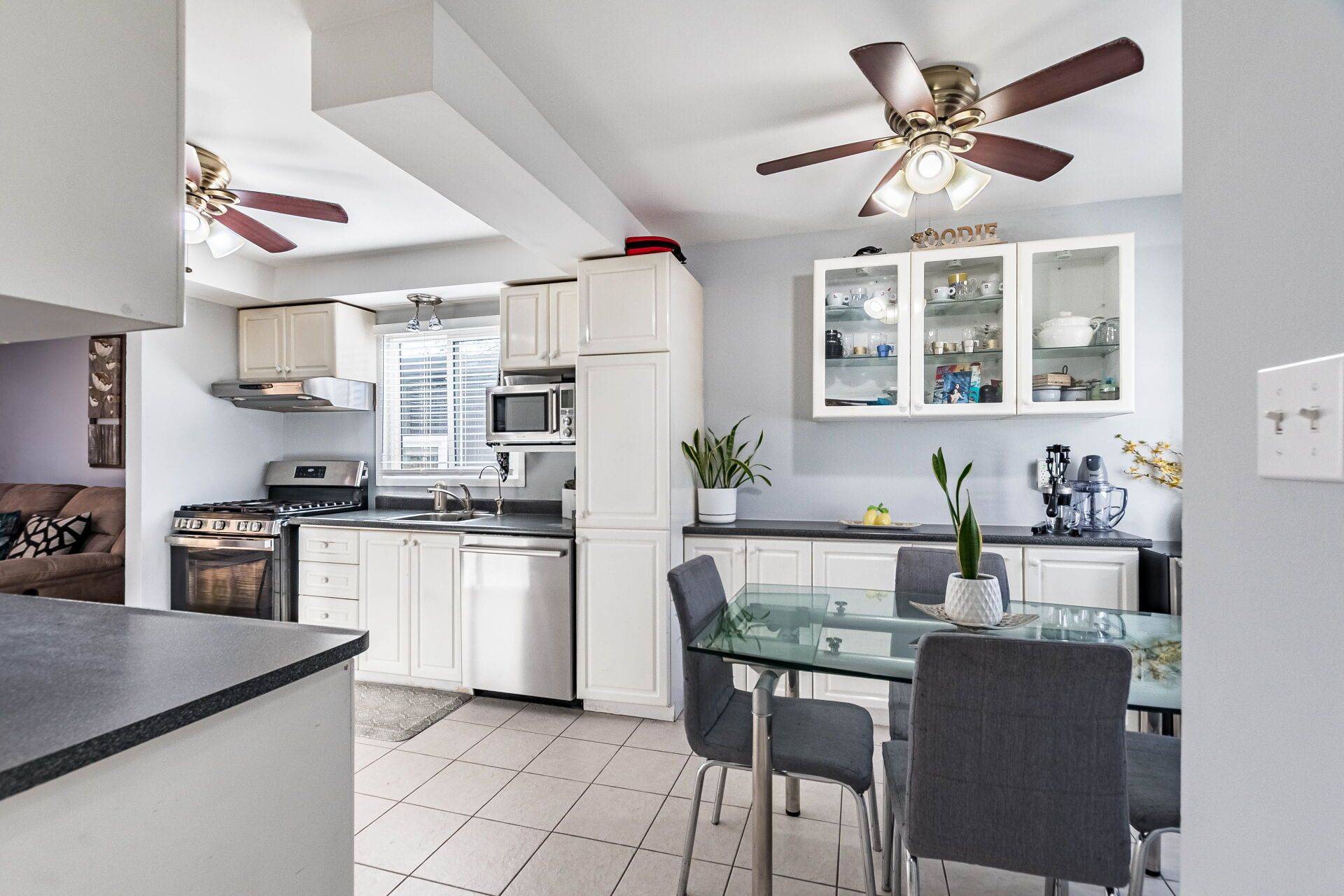 Mississauga, ON L5N 1S5,6945 pamplone Mews S