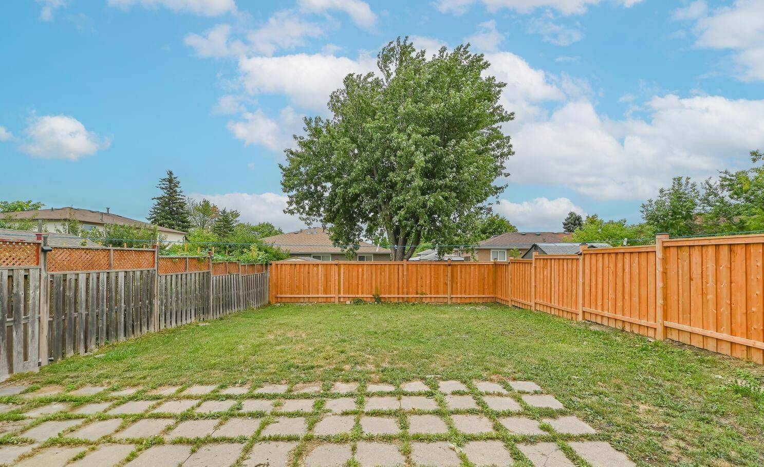 Brampton, ON L6T 3L2,81 Drake BLVD