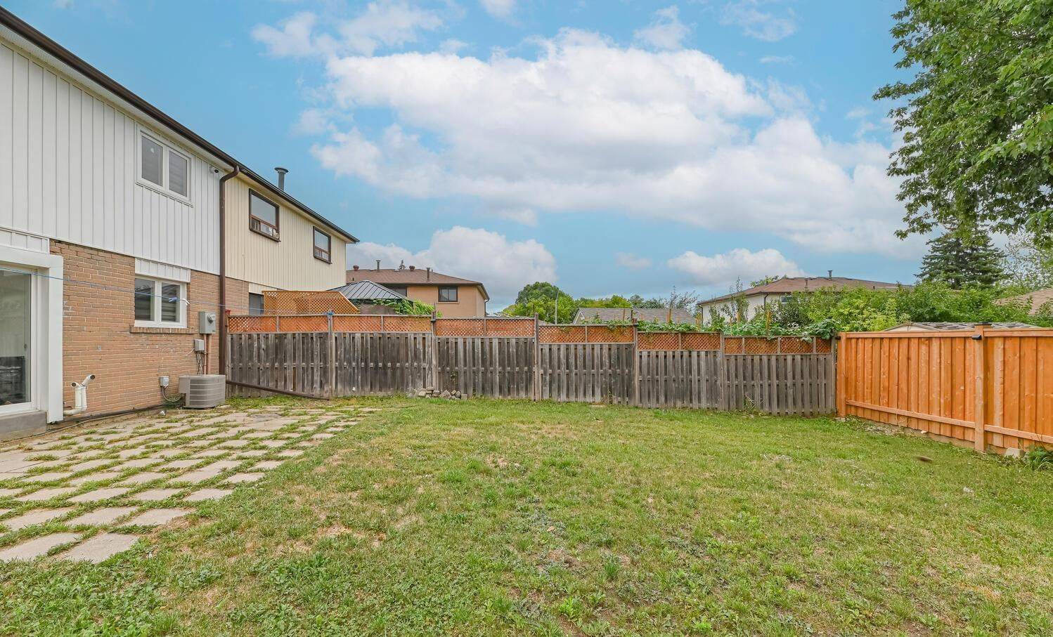 Brampton, ON L6T 3L2,81 Drake BLVD