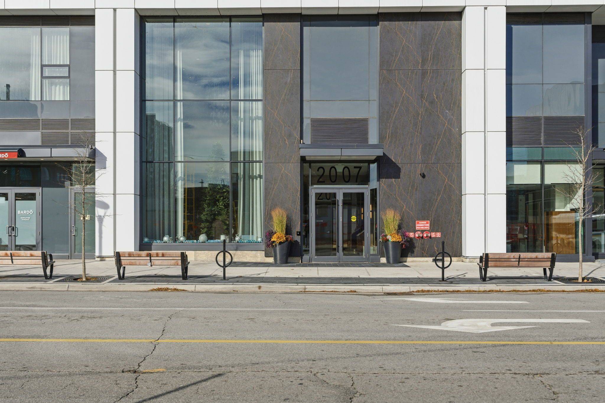 Burlington, ON L7R 0G7,2007 JAMES ST #404