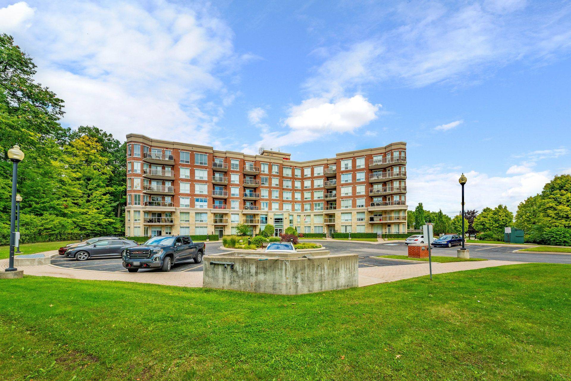 Mississauga, ON L5R 0A1,483 Faith DR #PH4