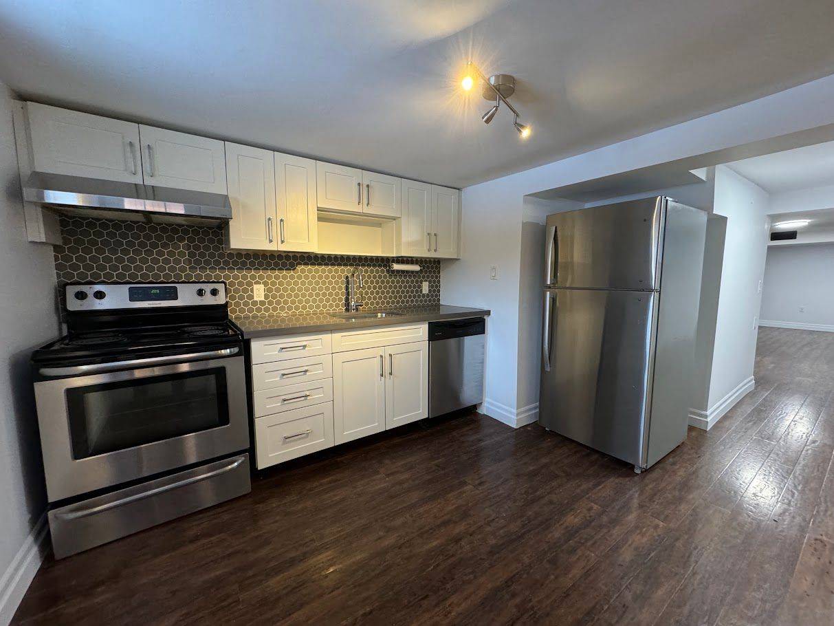 Mississauga, ON L5E 1N4,842 Sixth ST #Bsmt