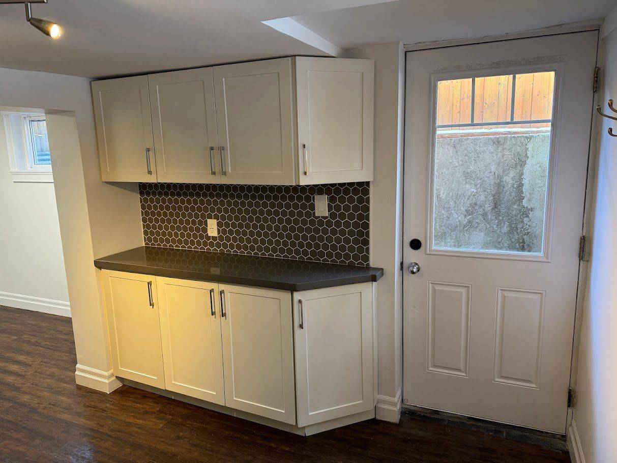 Mississauga, ON L5E 1N4,842 Sixth ST #Bsmt