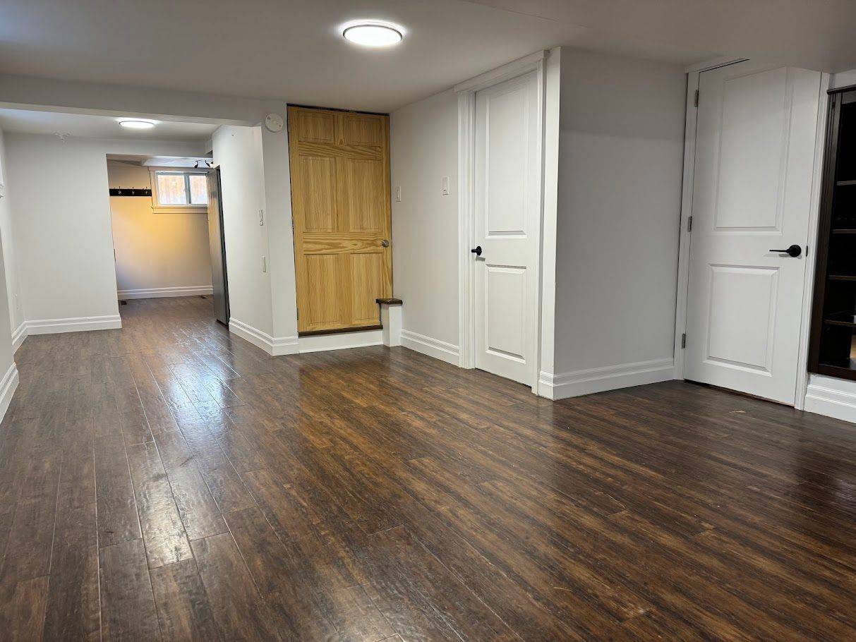 Mississauga, ON L5E 1N4,842 Sixth ST #Bsmt