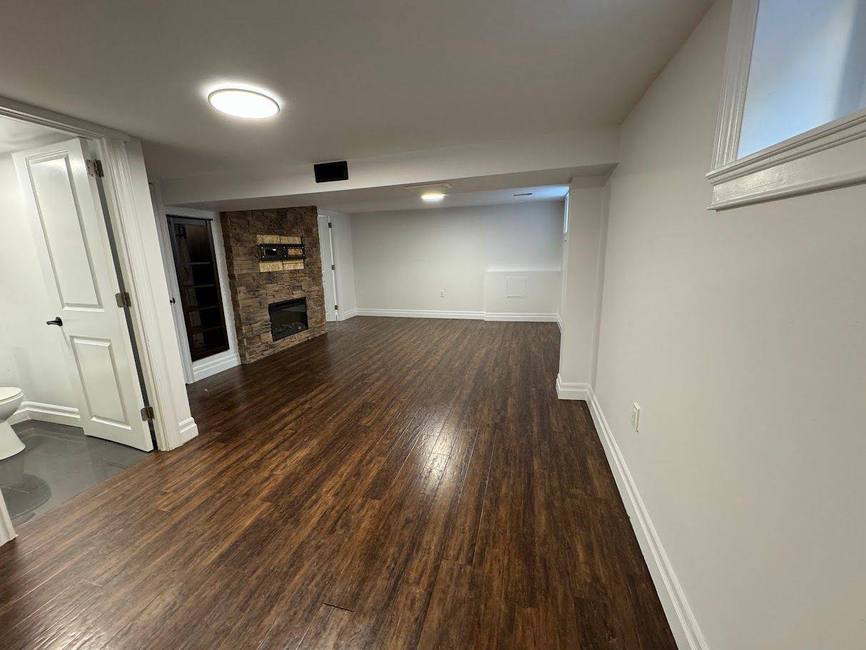 Mississauga, ON L5E 1N4,842 Sixth ST #Bsmt