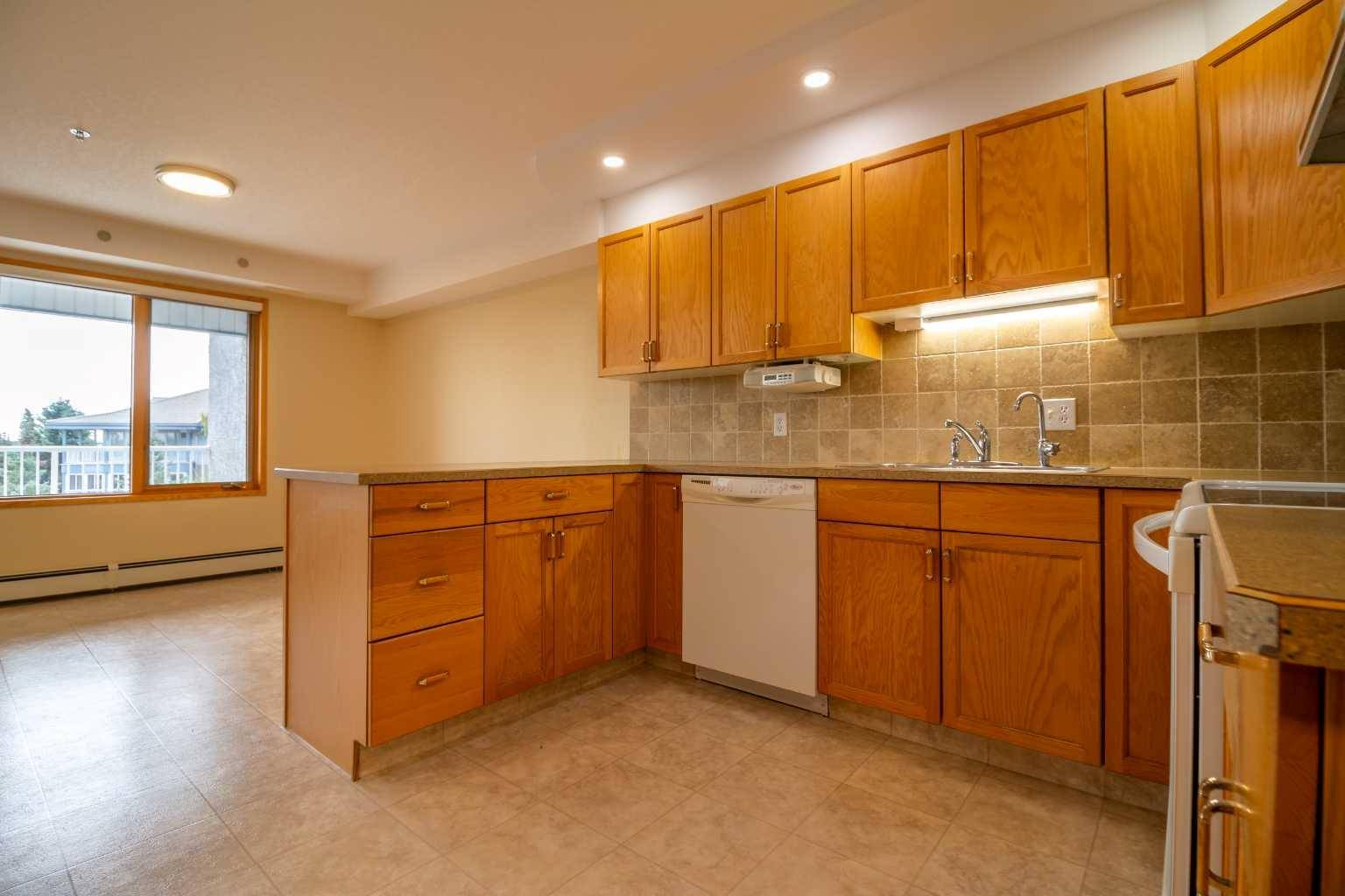 Lethbridge, AB T1J 4R2,75 1 AVE S #428