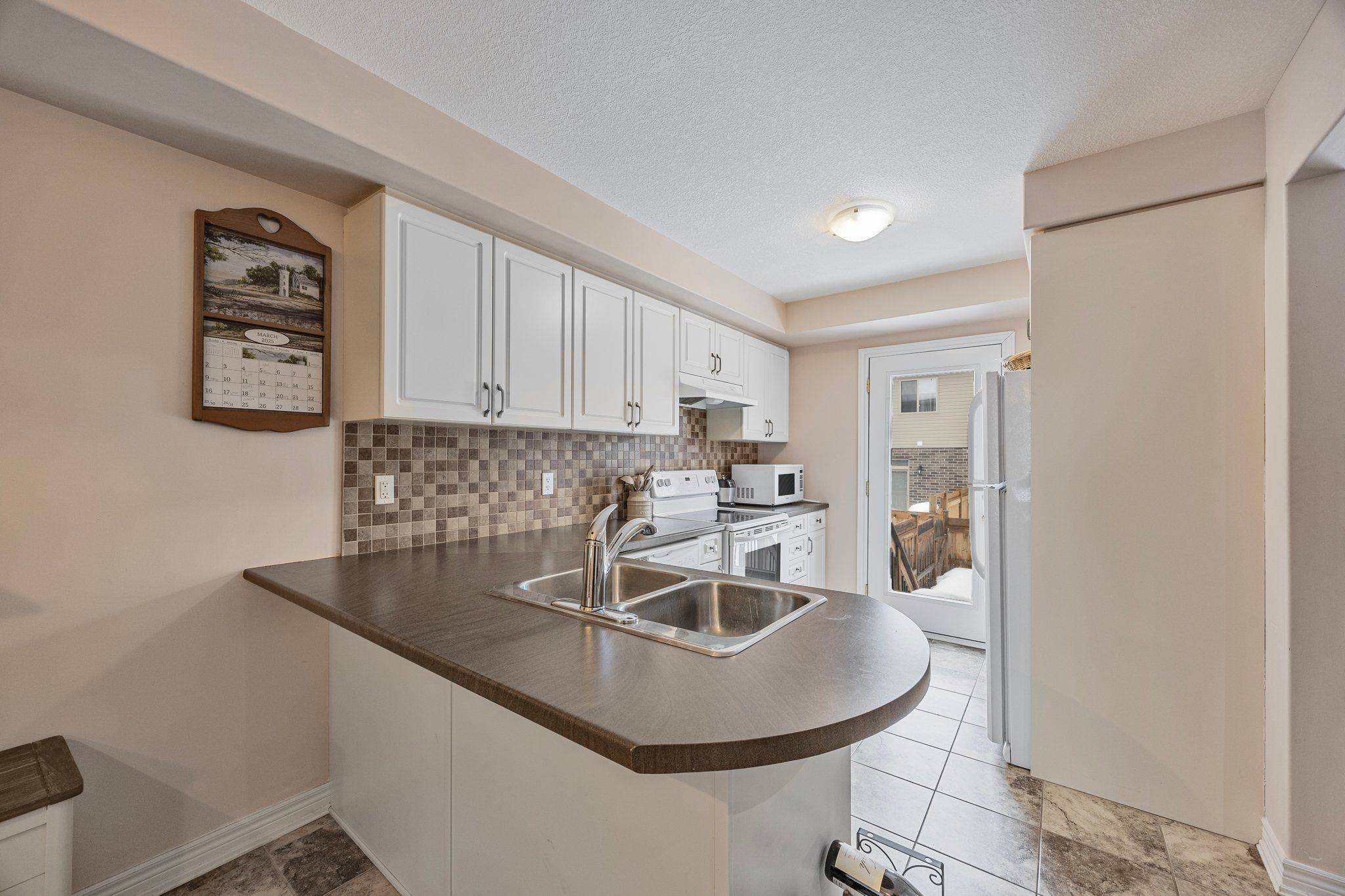 Midland, ON L4R 0E4,1041 Cook DR