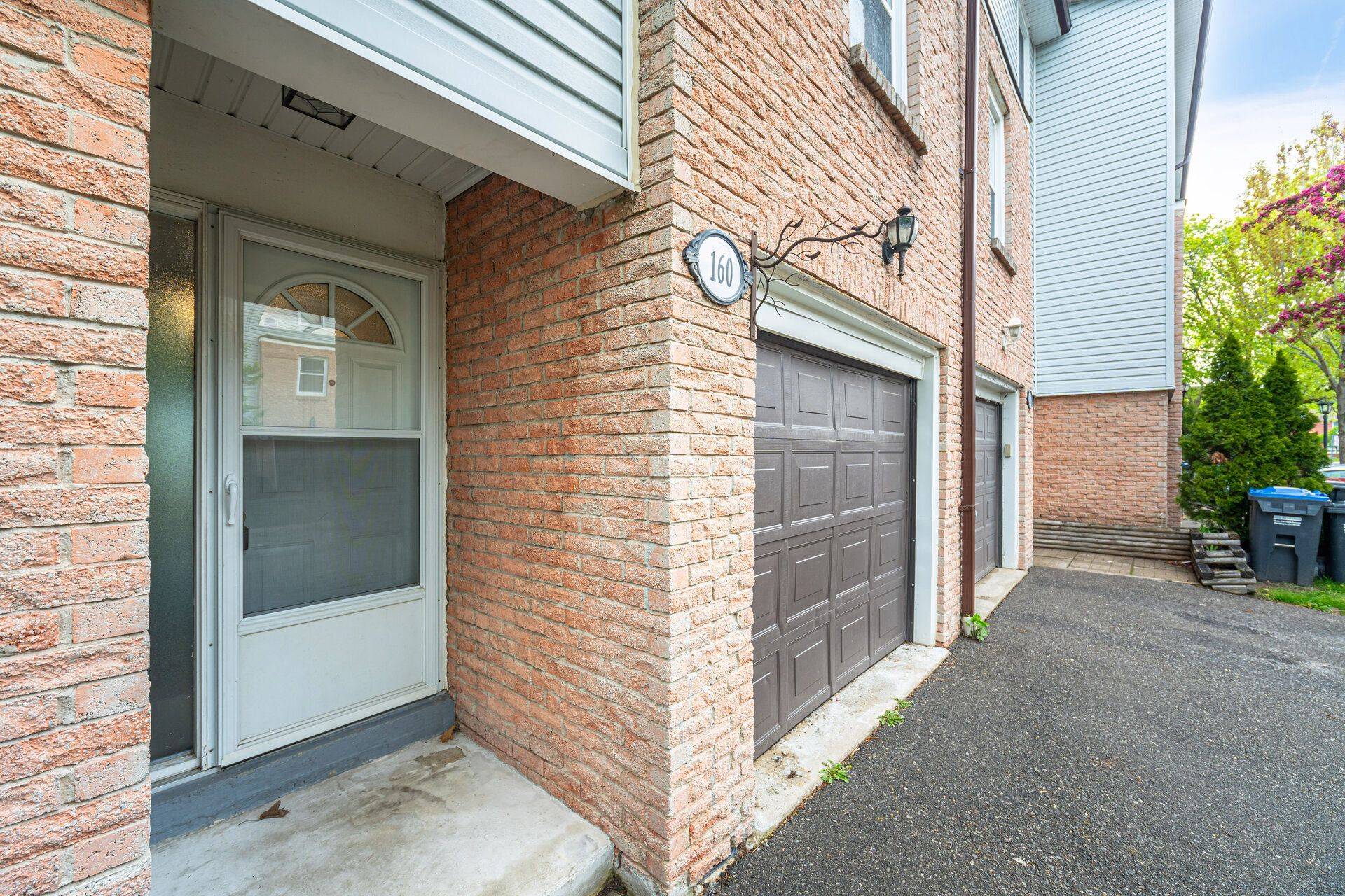 Mississauga, ON L5J 4J7,2440 Bromsgrove RD #160