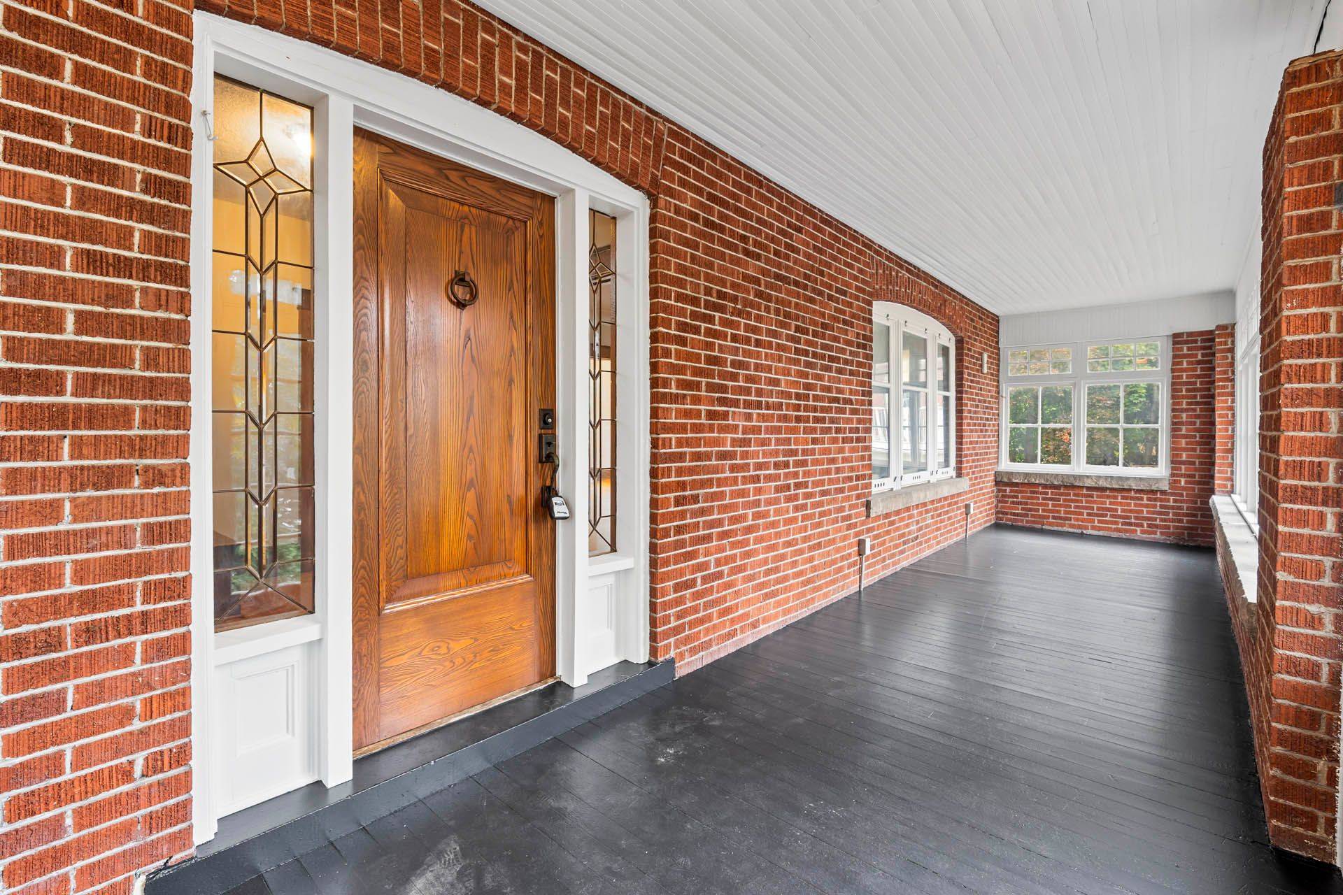 Burlington, ON L7T 1G1,299 Plains RD W