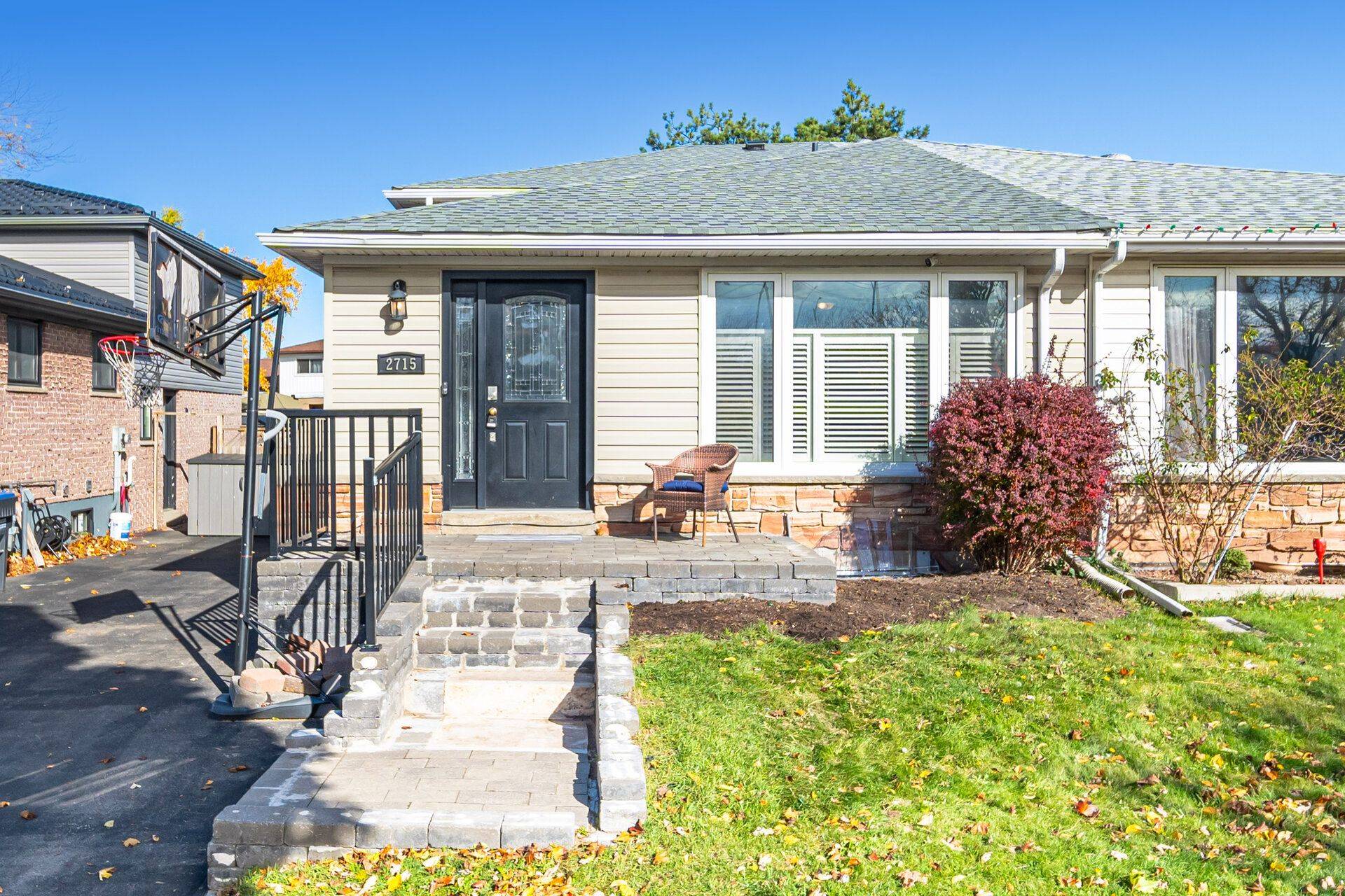 Mississauga, ON L5K 1E8,2715 Hollington CRES