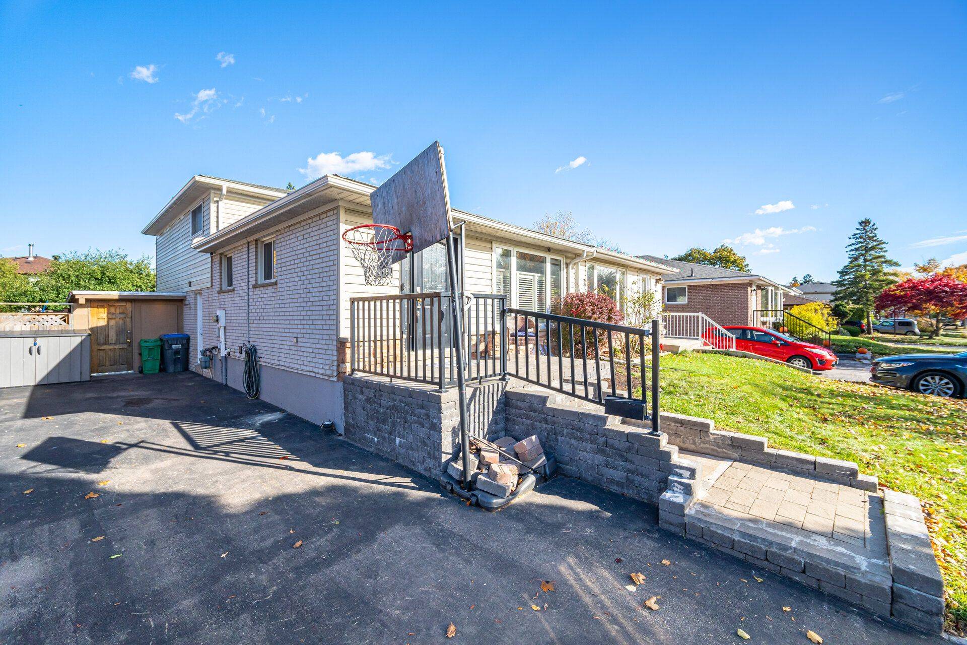 Mississauga, ON L5K 1E8,2715 Hollington CRES