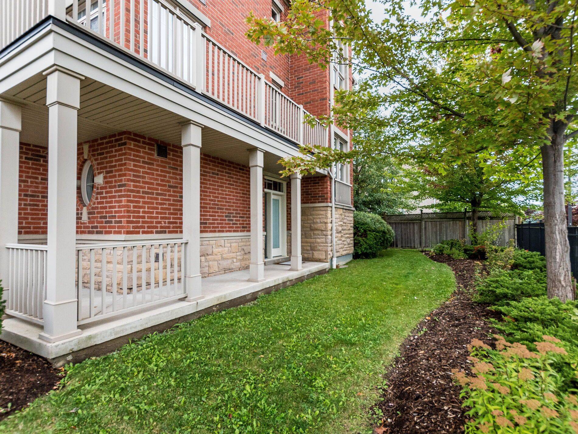 Mississauga, ON L5M 0M1,5710 Long Valley RD #1