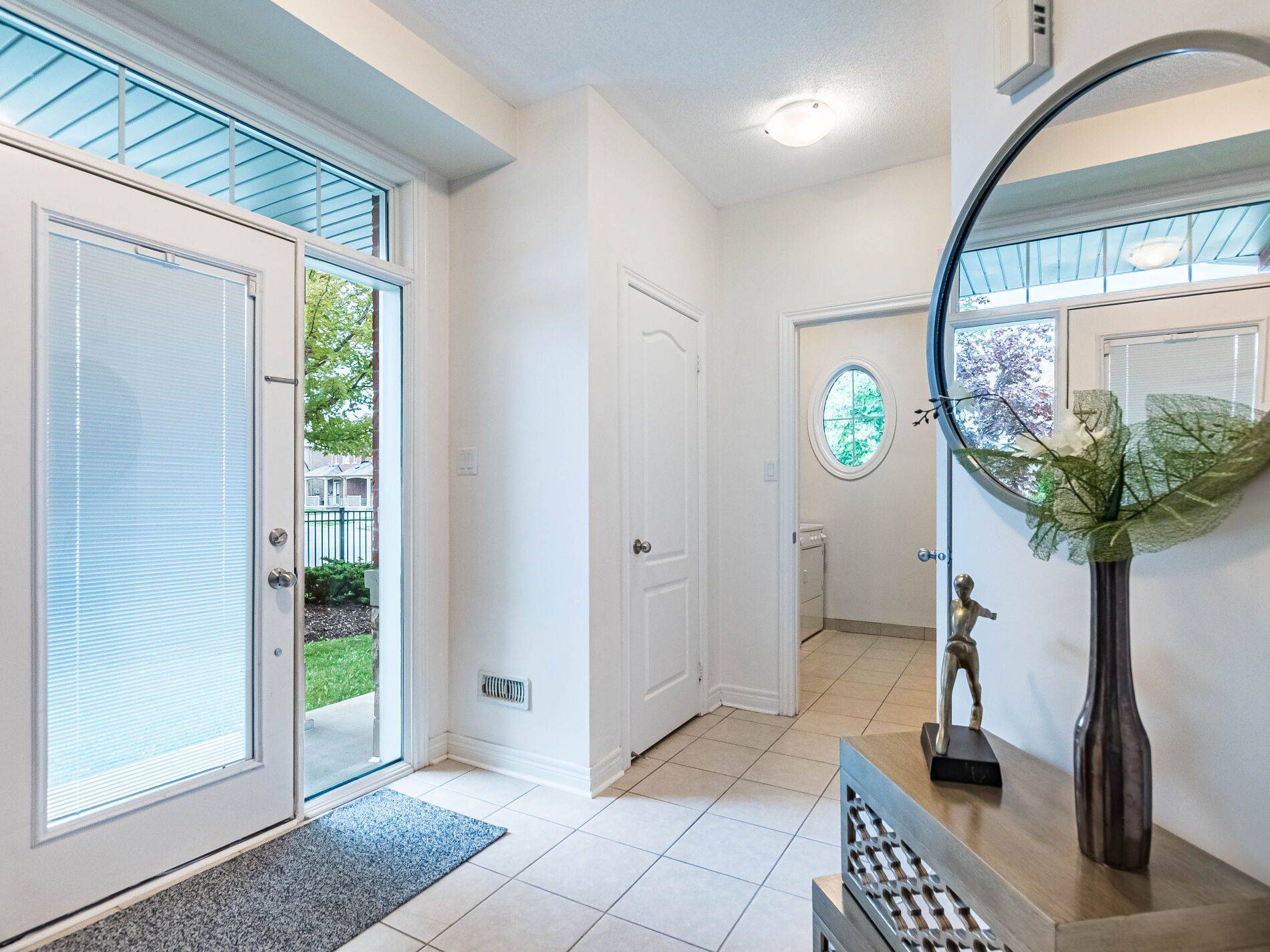 Mississauga, ON L5M 0M1,5710 Long Valley RD #1