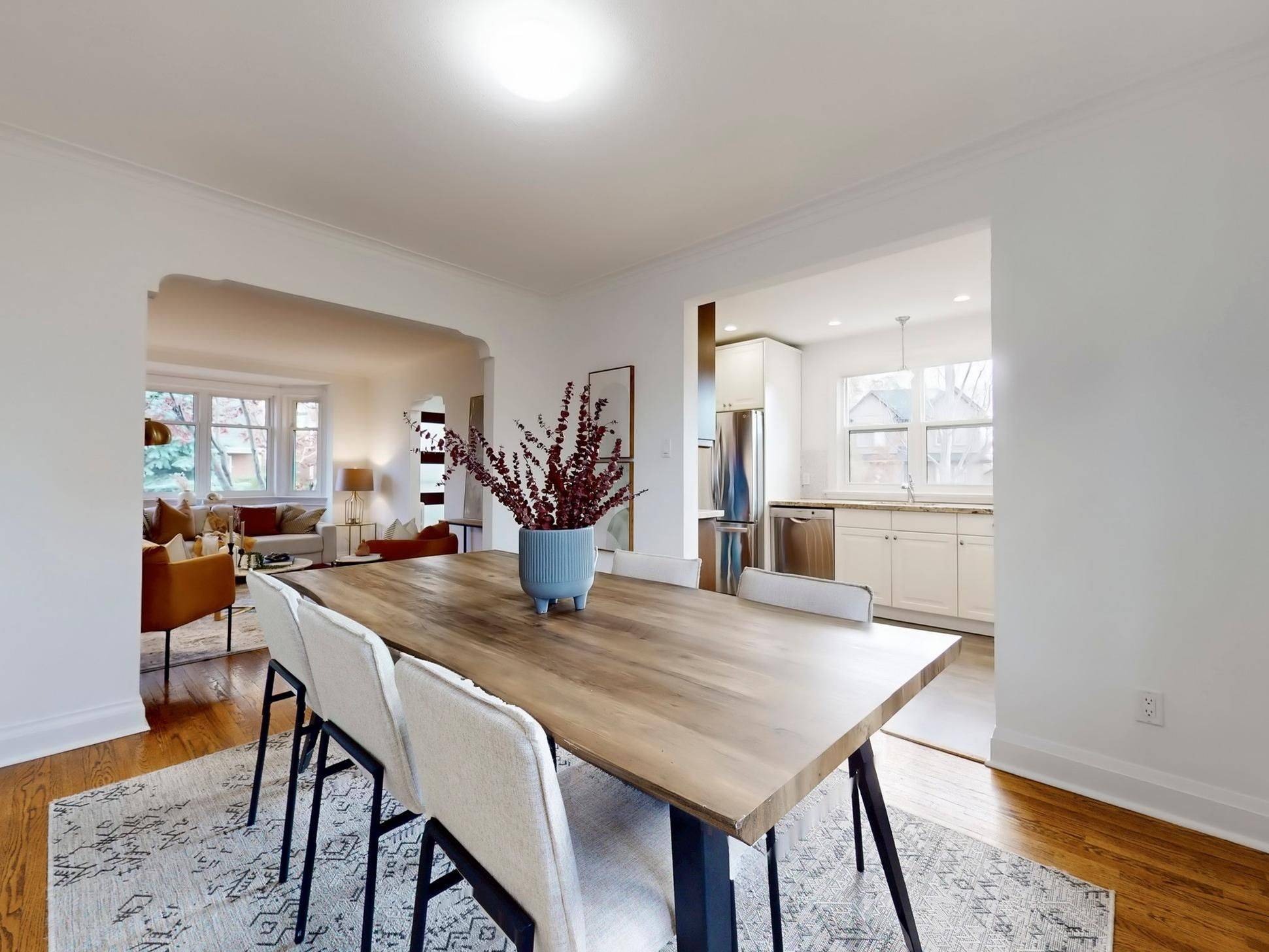 Toronto W06, ON M8V 2H8,92 Alder CRES