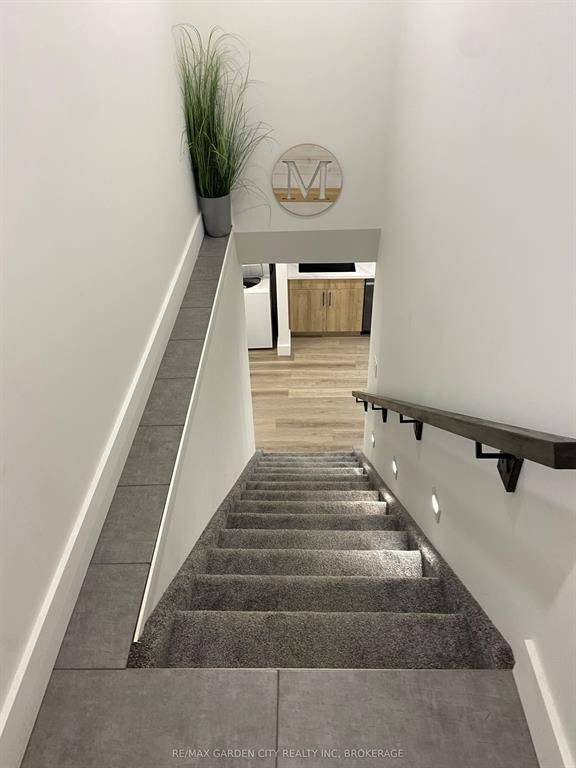 Welland, ON L3C 3C1,622 Clare AVE