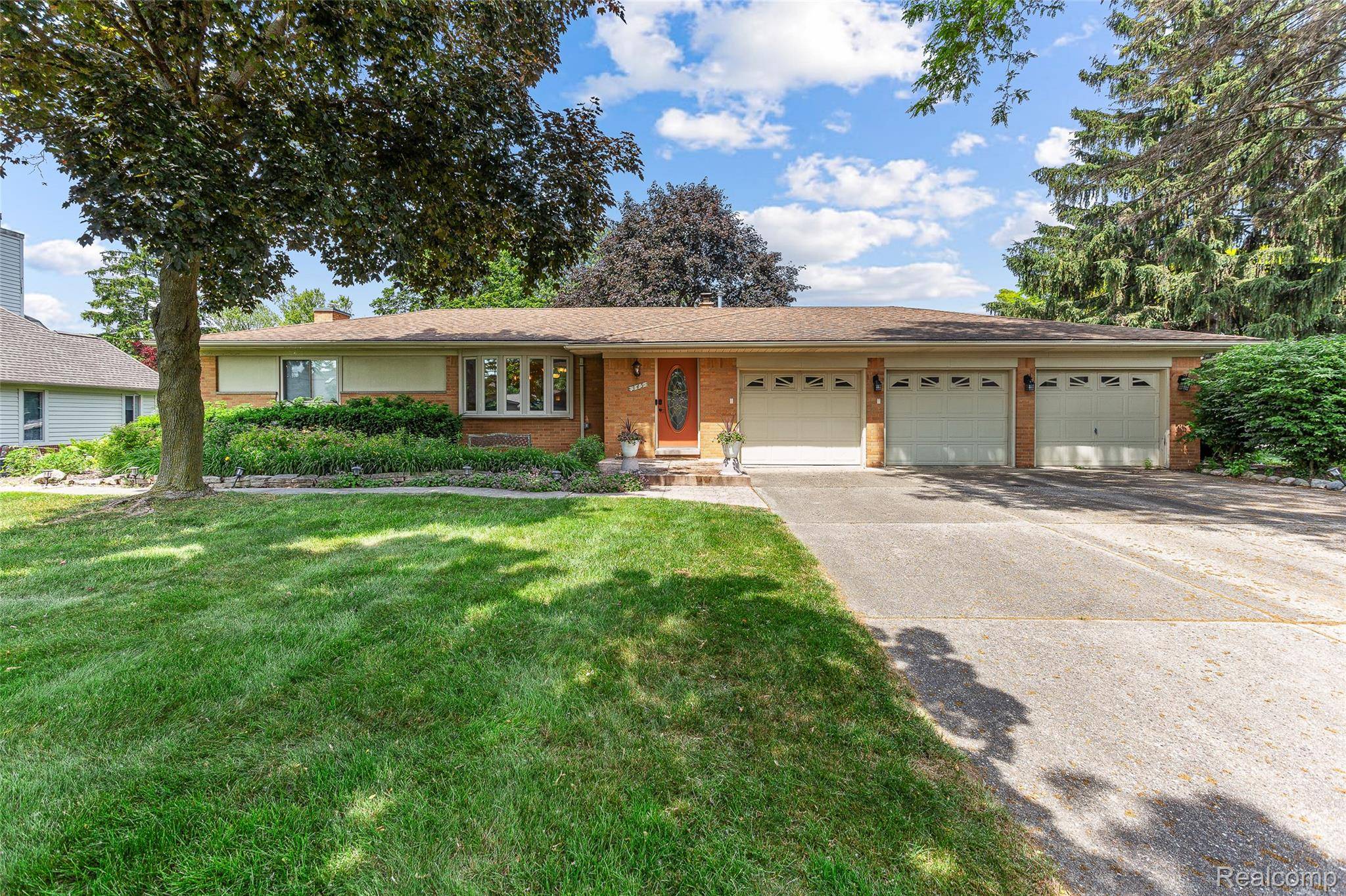 Waterford, MI 48328,345 Beverly Island DR