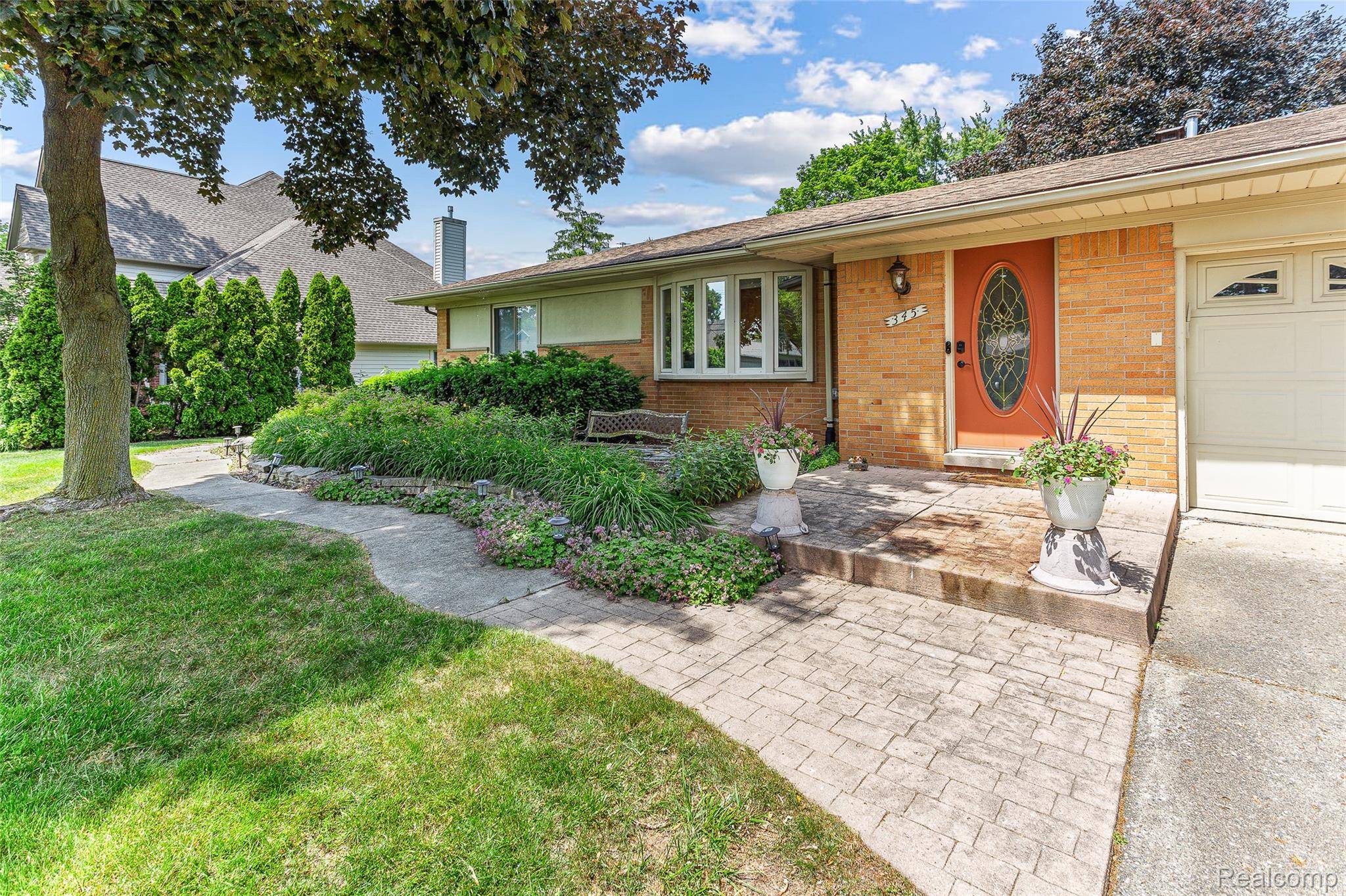 Waterford, MI 48328,345 Beverly Island DR