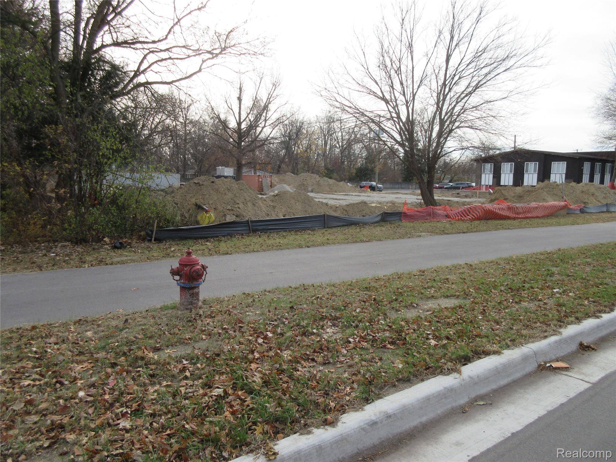 Southfield, MI 48075,21751 W Nine Mile