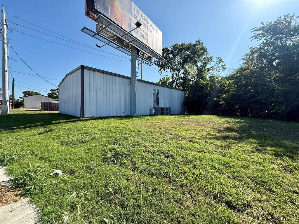 Gainesville, TX 76240,608 N I-35