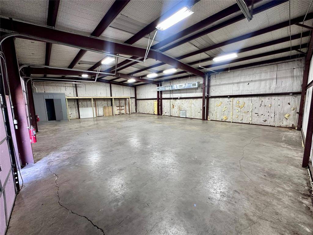 Gainesville, TX 76240,608 N I-35