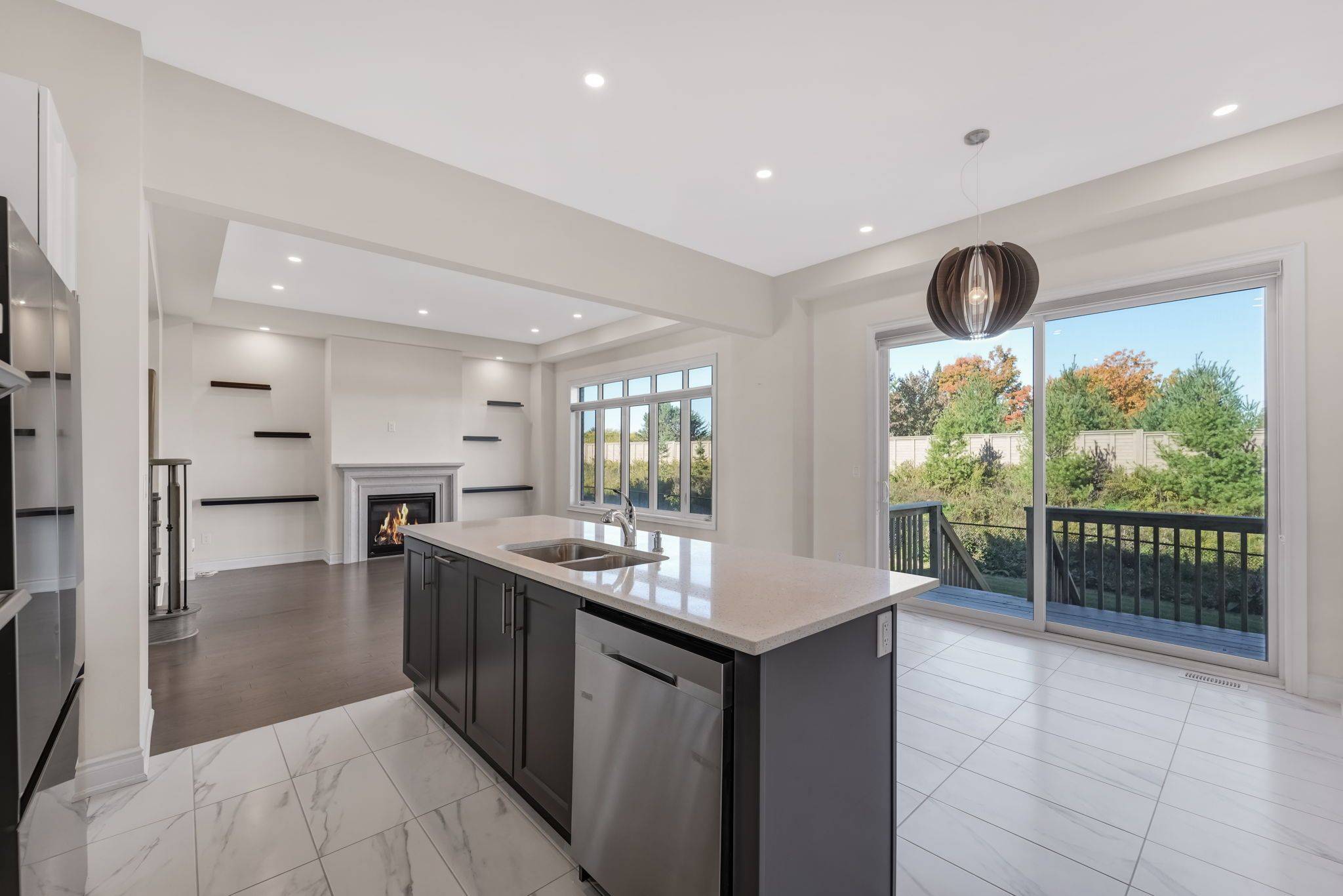 Aurora, ON L4G 3Y2,99 Black Walnut CT