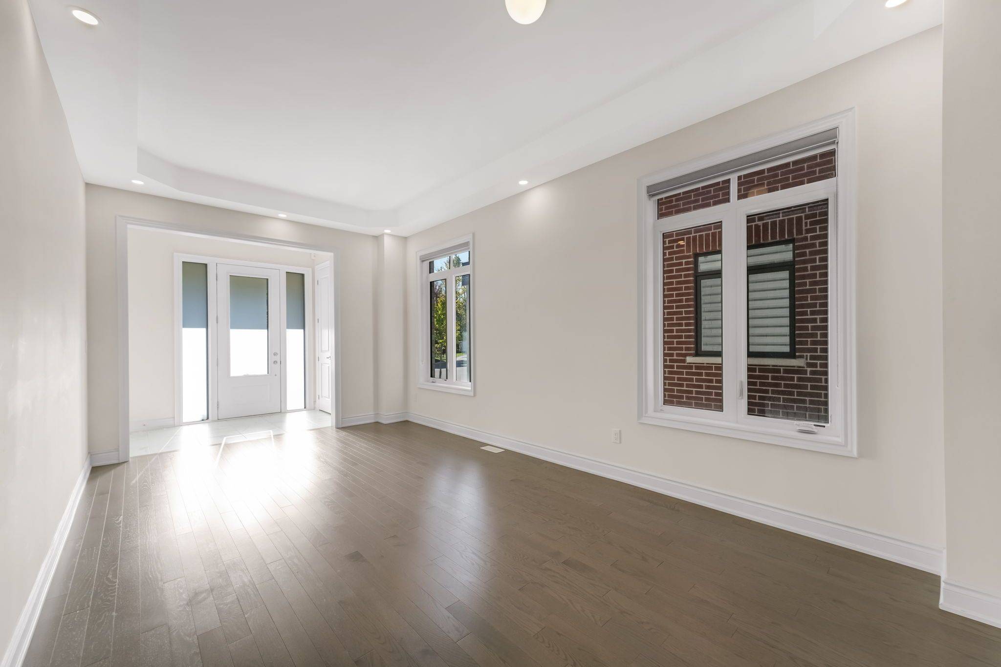 Aurora, ON L4G 3Y2,99 Black Walnut CT