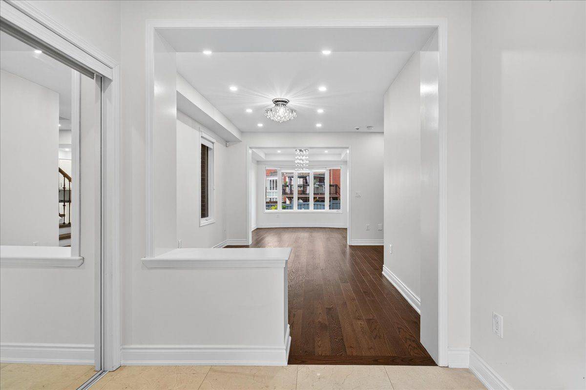 980 Clark BLVD, Milton, ON L9T 6P6