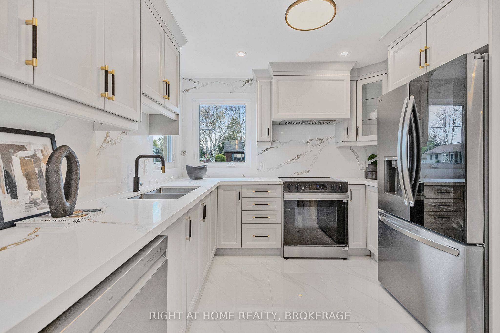 Hamilton, ON L9G 2K3,347 Mapledene DR