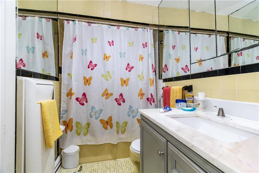 Brooklyn, NY 11236,923 East 85th ST