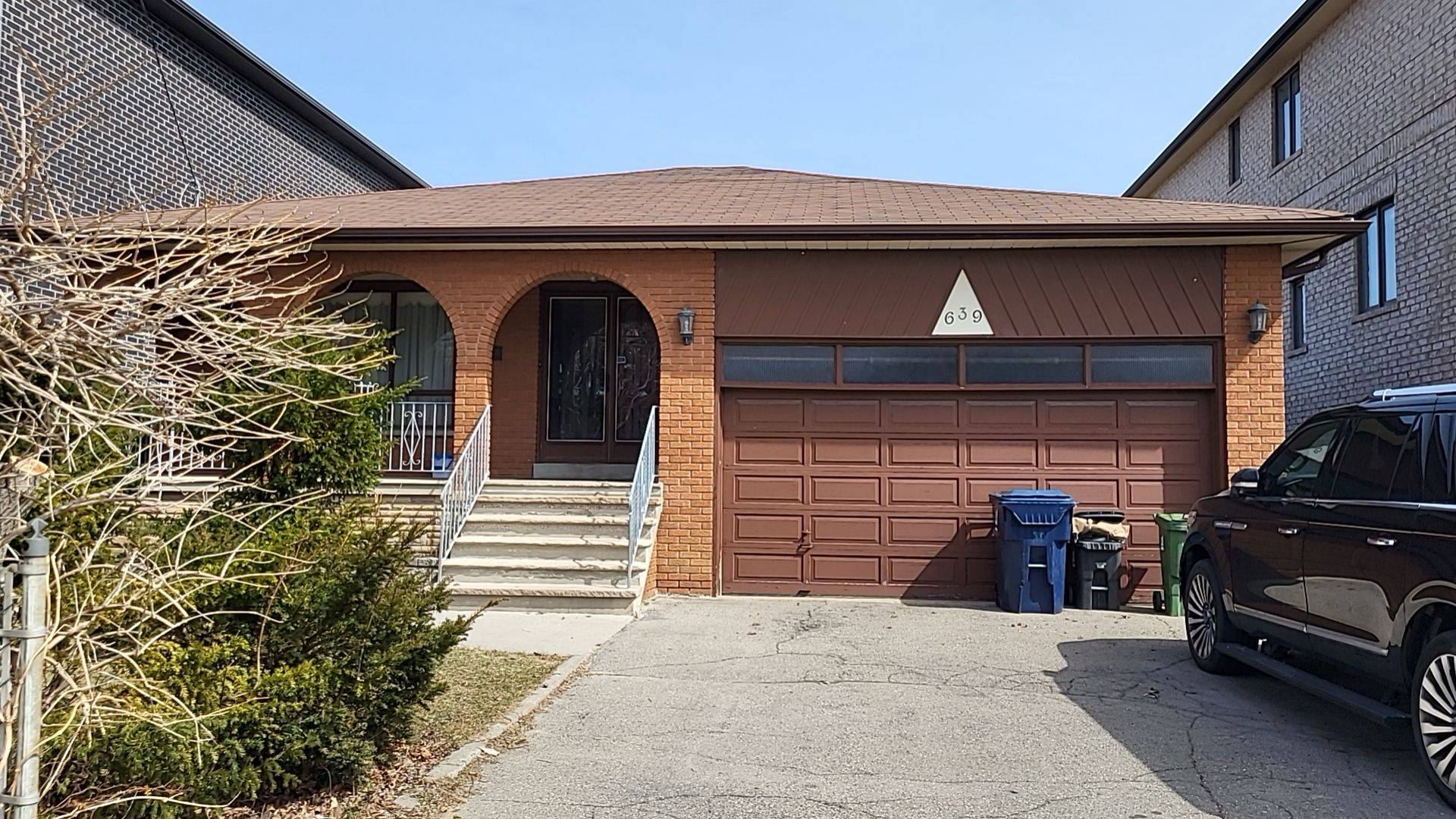 Toronto W07, ON M8Y 2S9,639 Royal York RD