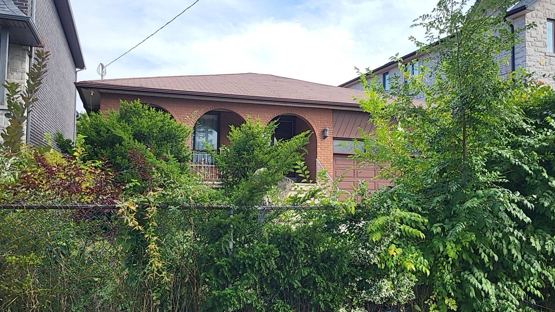 Toronto W07, ON M8Y 2S9,639 Royal York RD