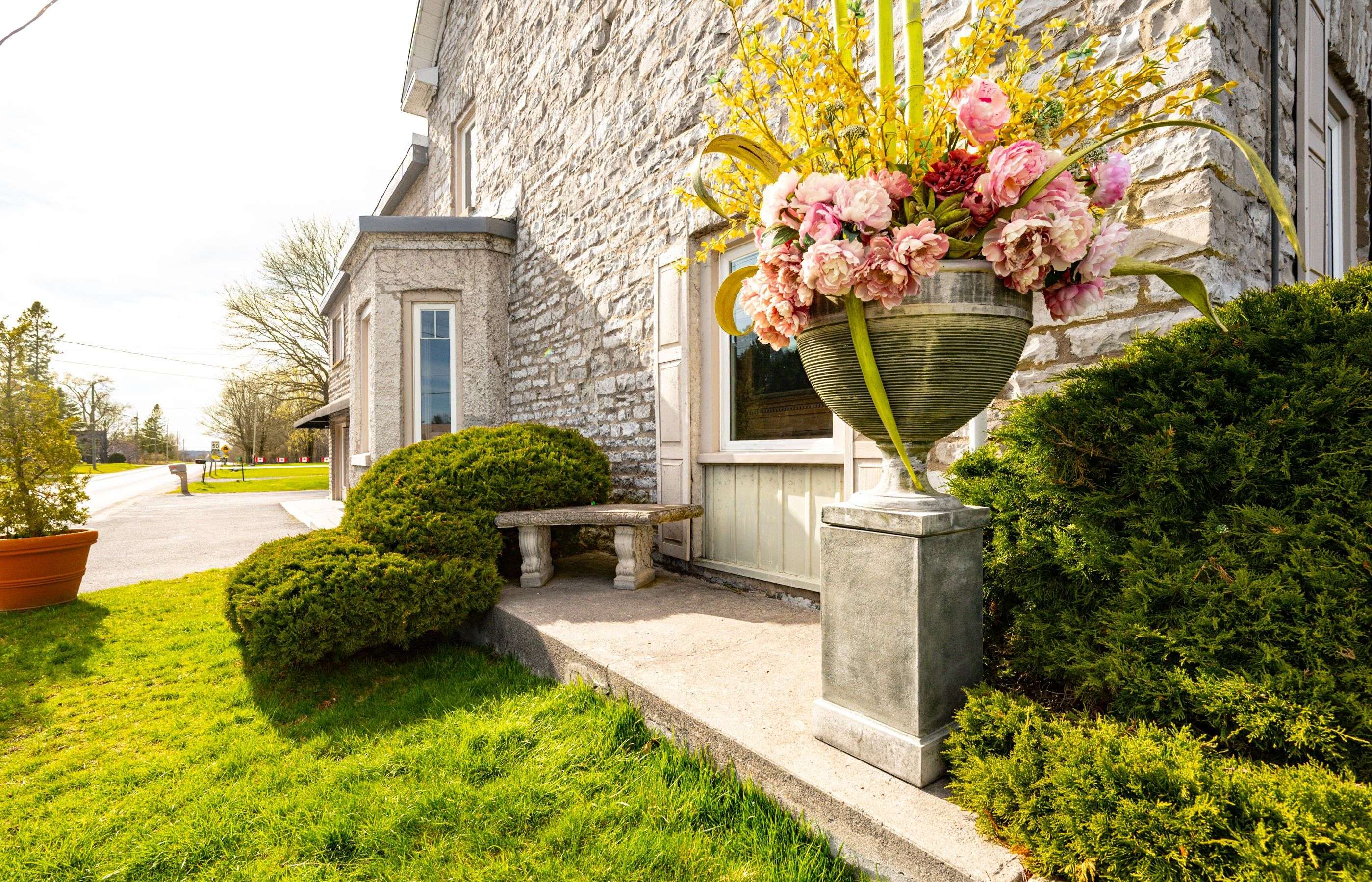 Kingston, ON K7L 4V4,1863 Sydenham RD