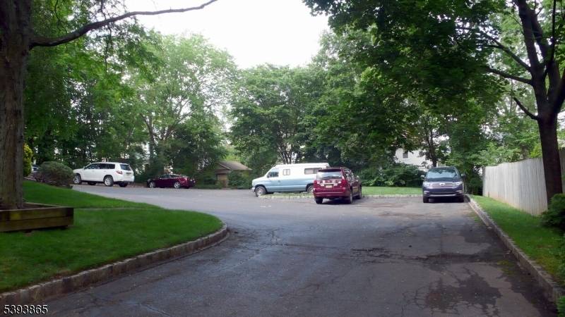 Somerville Boro, NJ 08876,11 E Cliff St