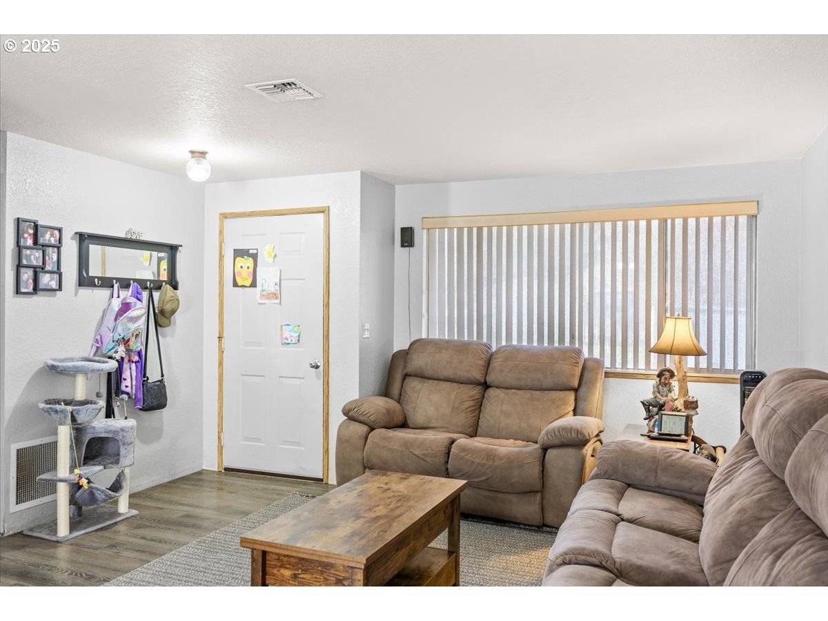 Roseburg, OR 97471,315 COLUMBIA LOOP RD