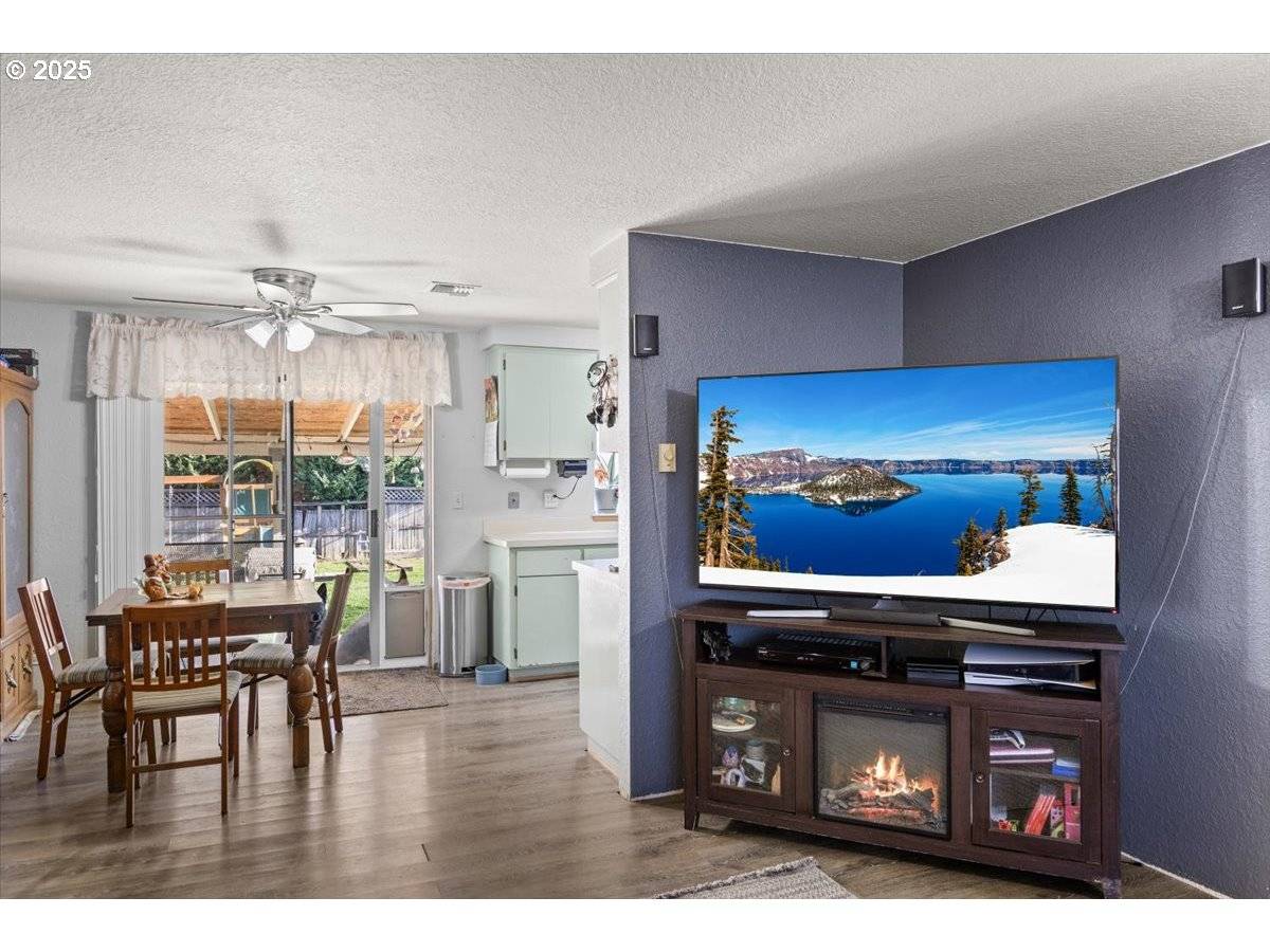 Roseburg, OR 97471,315 COLUMBIA LOOP RD