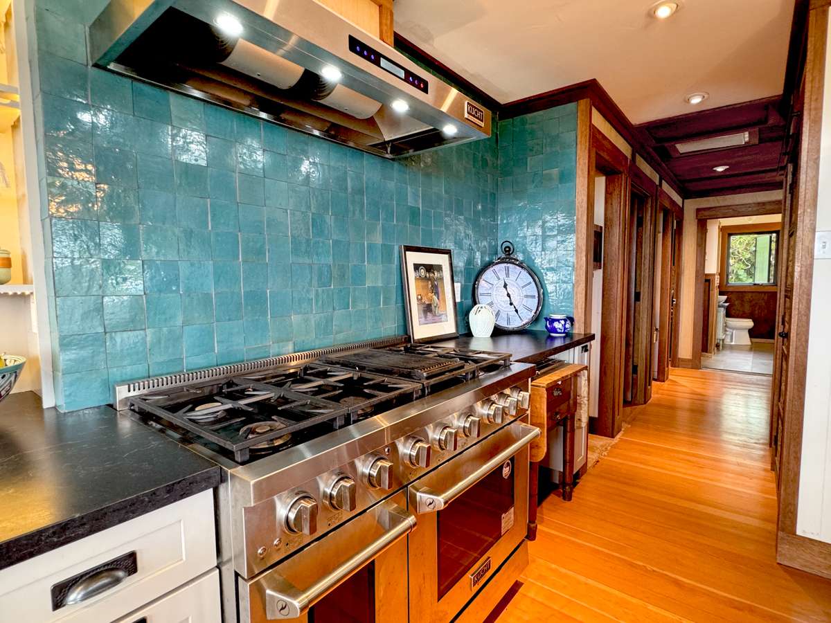 Hilo, HI 96720,617 AINAKO AVE #1