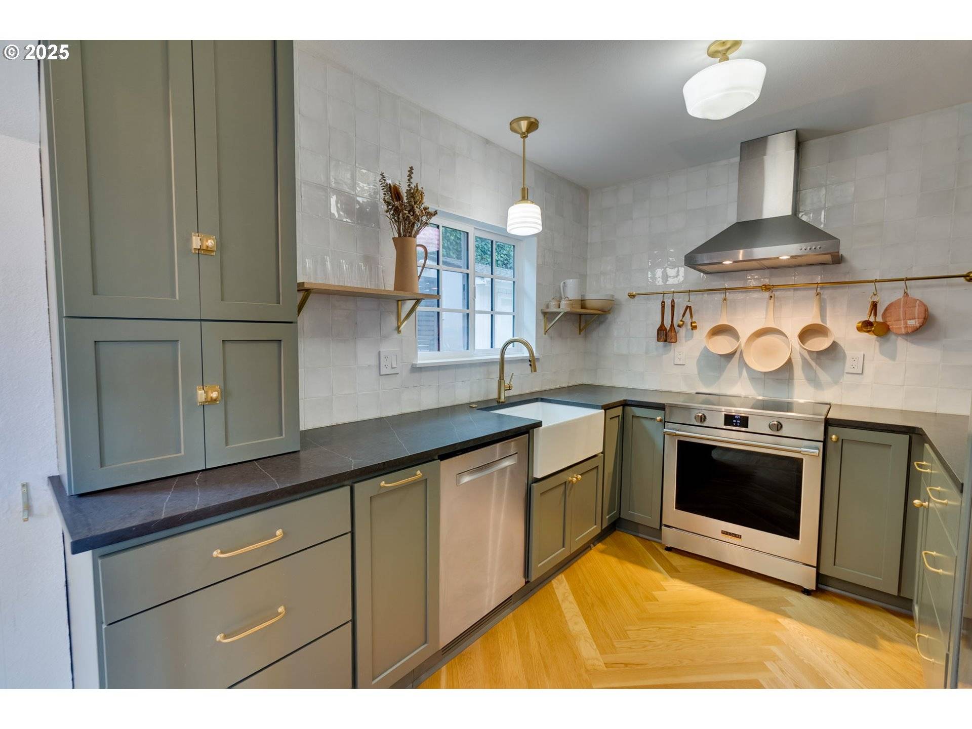 Portland, OR 97201,1696 SW MONTGOMERY DR