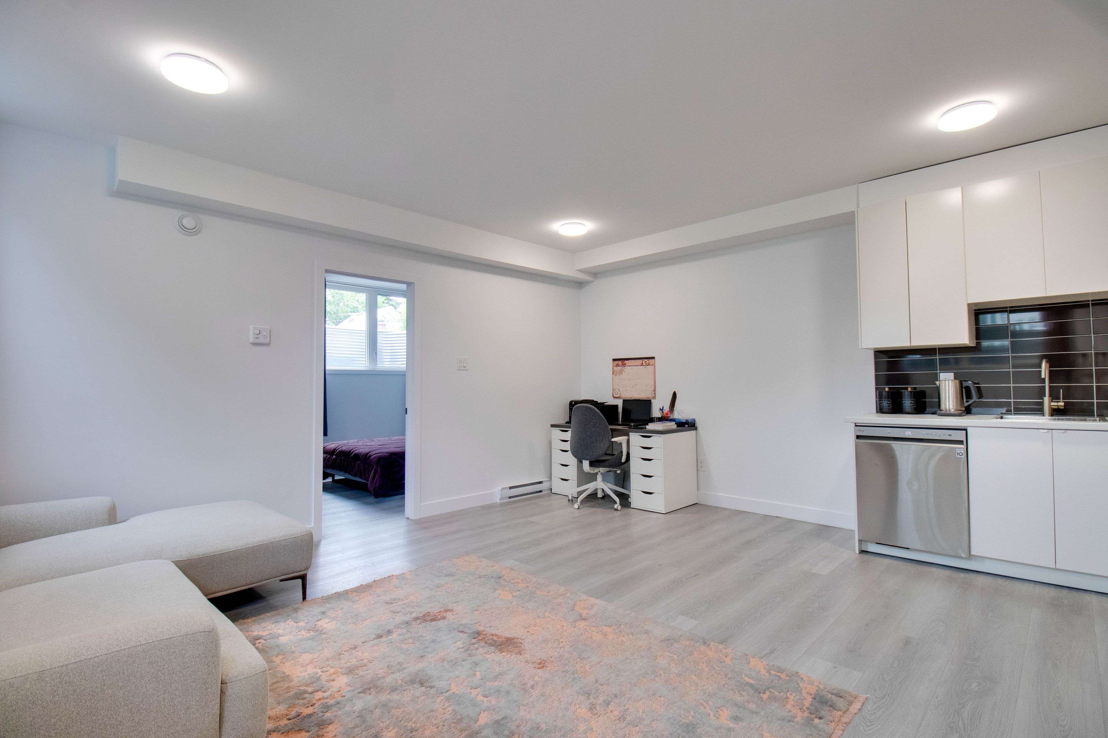 Vanier And Kingsview Park, ON K1L 6Z5,135 B Duford ST #B