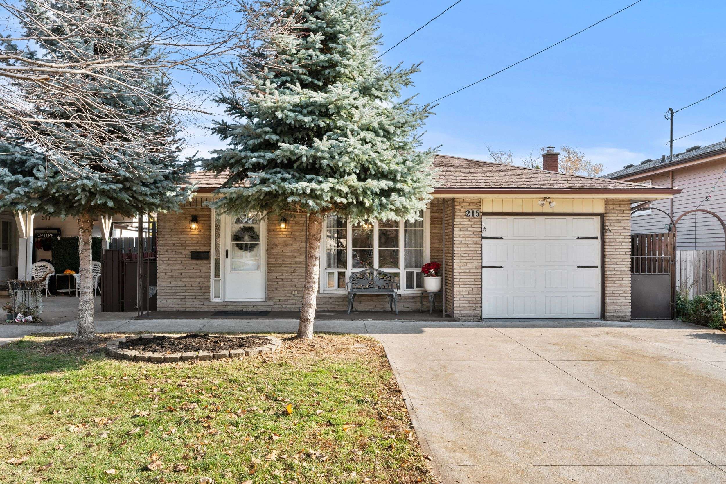 Hamilton, ON L8E 2R6,215 Berkindale DR