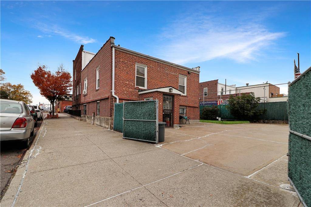 Queens, NY 11378,58-69 59th ST