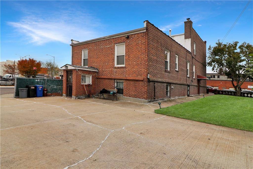 Queens, NY 11378,58-69 59th ST