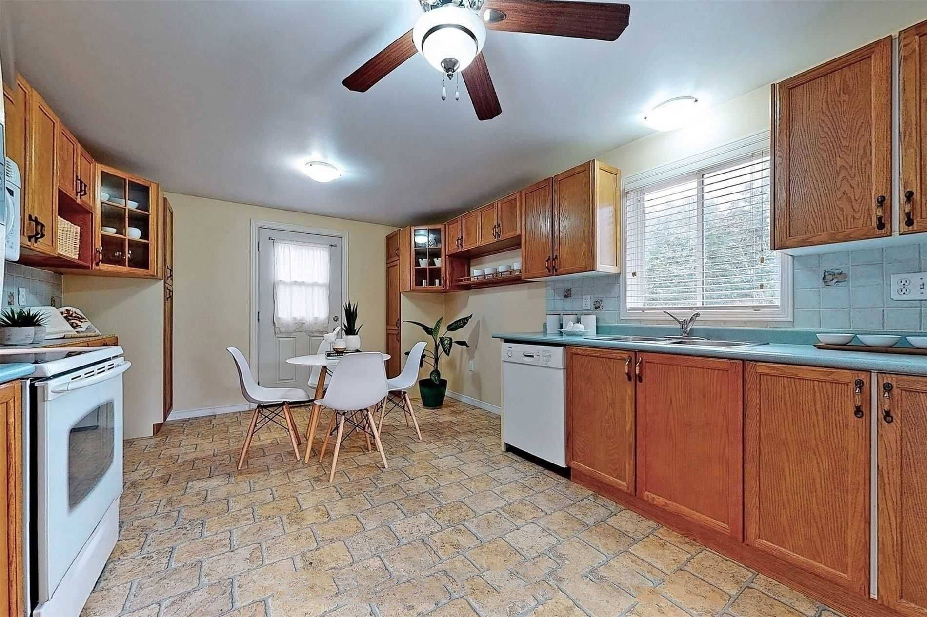 Barrie, ON L4M 6H7,48 Jones DR