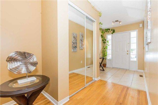 Brampton, ON L7A 2H9,30 Lonestar CRES