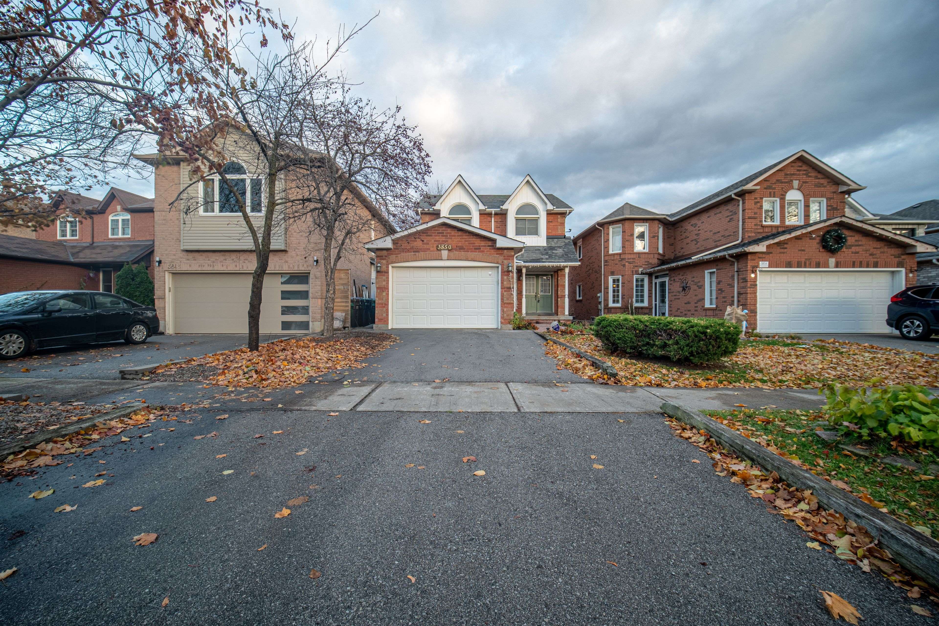 Mississauga, ON L5N 6X2,3850 Cedar Hedge Rise