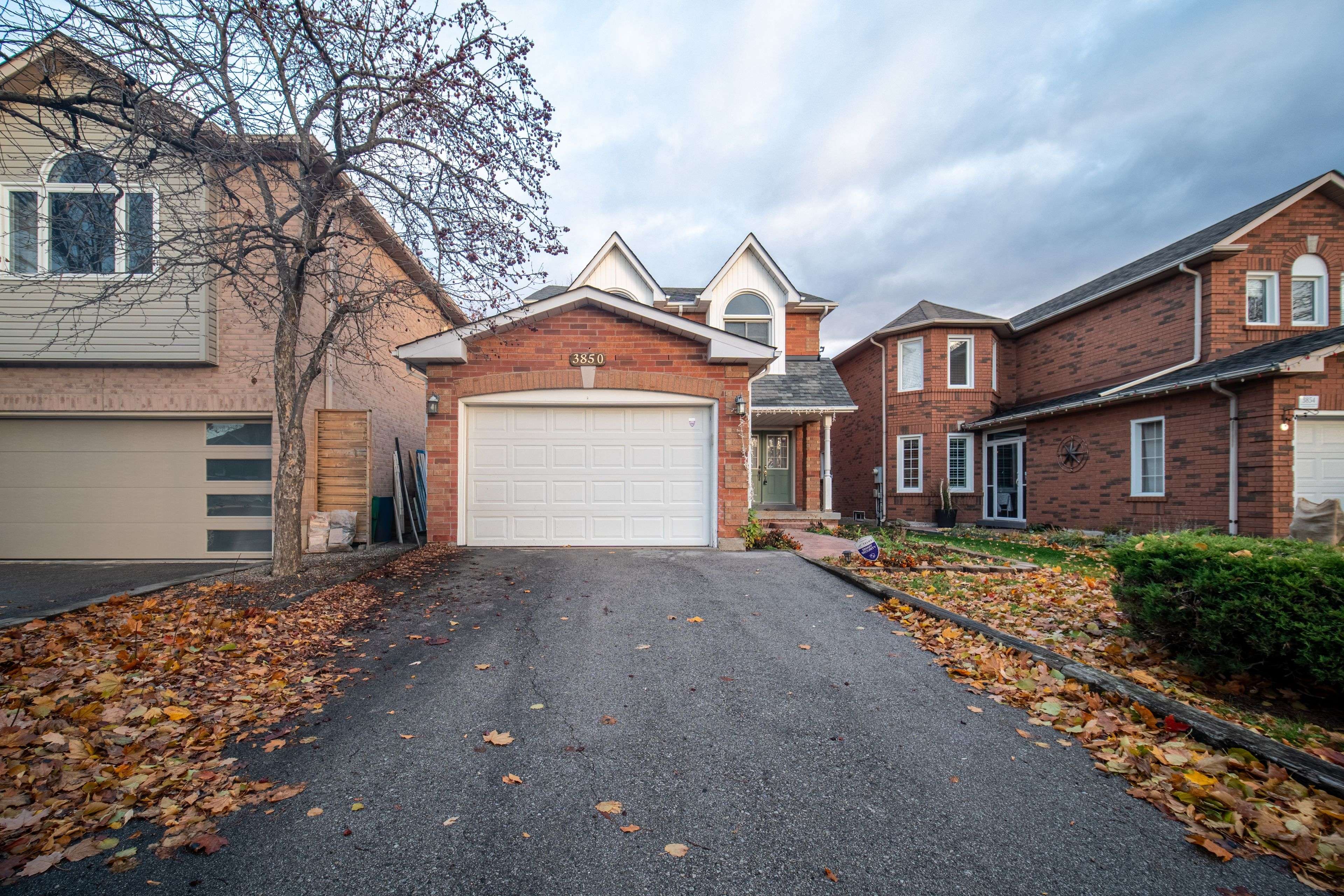 Mississauga, ON L5N 6X2,3850 Cedar Hedge Rise