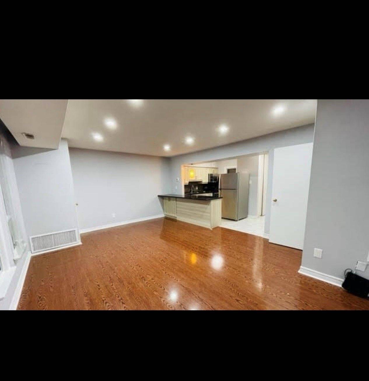 Toronto W10, ON M9W 5Z2,28 Rexdale BLVD #16