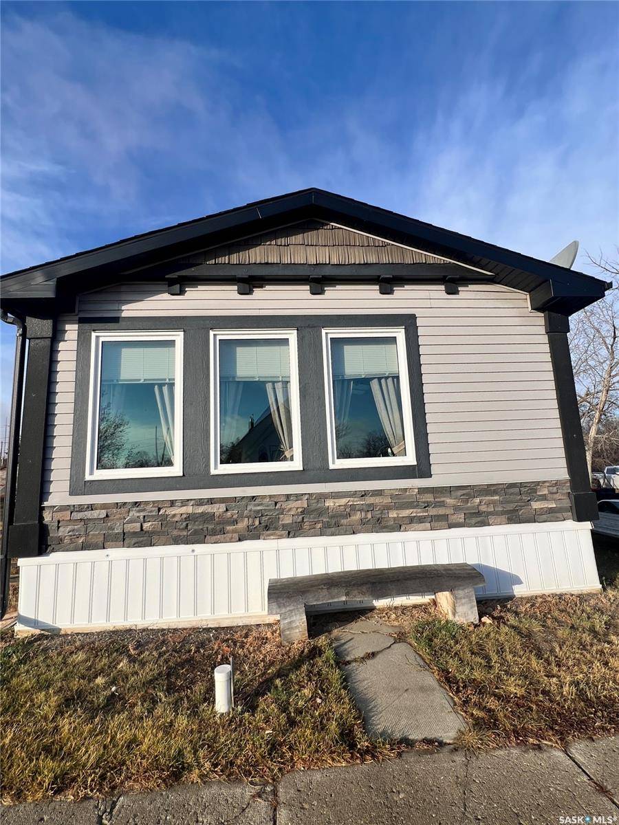 Tompkins, SK S0N 2S0,42 2nd STREET